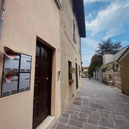 Ferienwohnung Antico Borgo Desenzano del Garda Exterior foto