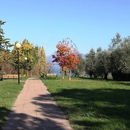 Ferienwohnung Antico Borgo Desenzano del Garda Zimmer foto